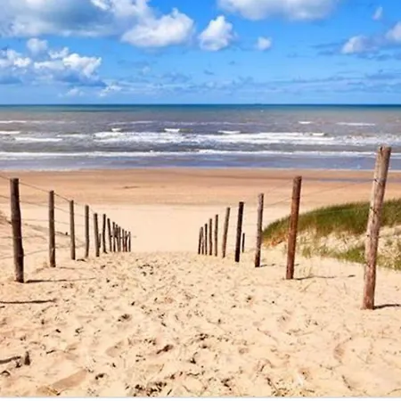 Apartment Cozy For 4 People, 1 Min From The Beach And Formula 1 Free Parking *