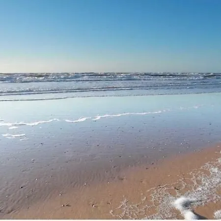 Cozy For 4 People, 1 Min From The Beach And Formula 1 Free Parking *