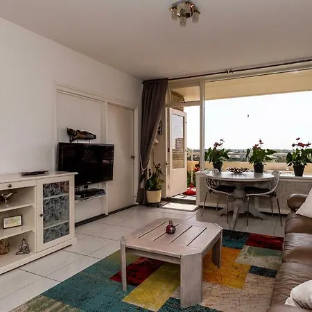 Cozy For 4 People, 1 Min From The Beach And Formula 1 Free Parking
