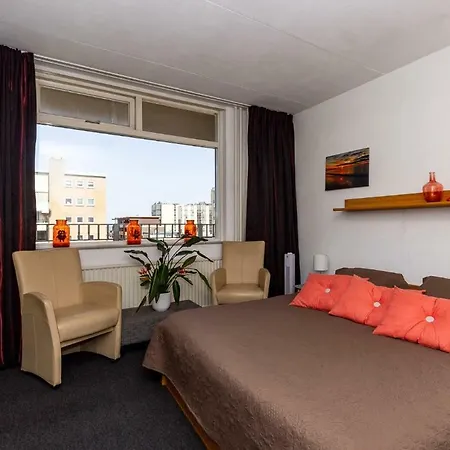 Cozy For 4 People, 1 Min From The Beach And Formula 1 Free Parking *