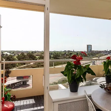 Cozy For 4 People, 1 Min From The Beach And Formula 1 Free Parking Apartment *