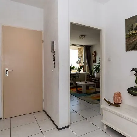 Cozy For 4 People, 1 Min From The Beach And Formula 1 Free Parking